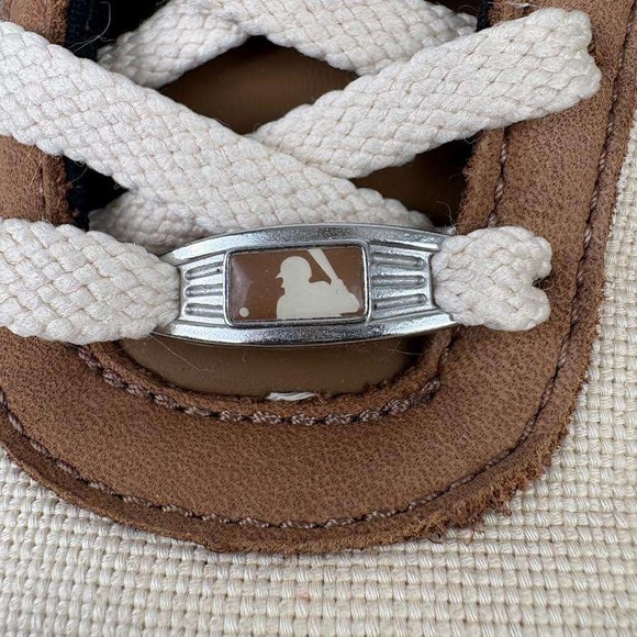 Reebok New York Yankees MLB Collaboration Low Top Sneakers Brown Cream Men's 9.5 - Picture 8 of 12